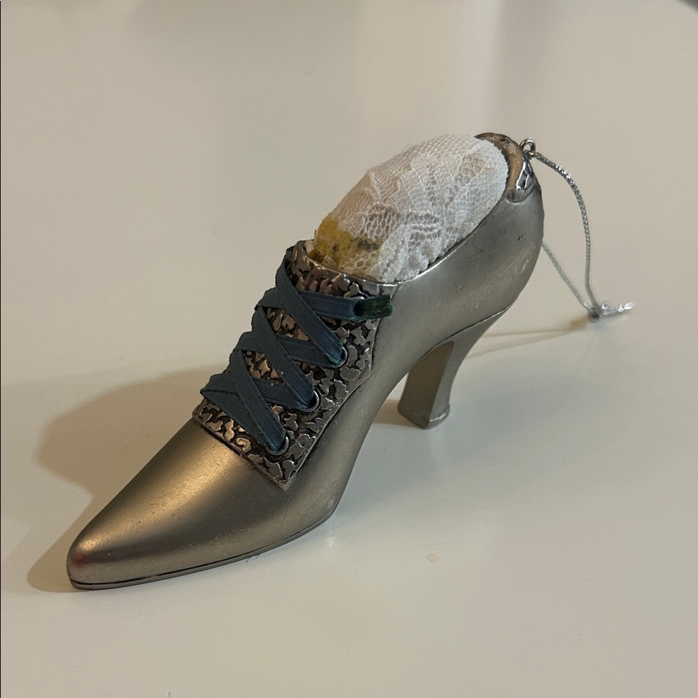 Vintage Metal Lace-Up Women’s Heel Pin Cushion